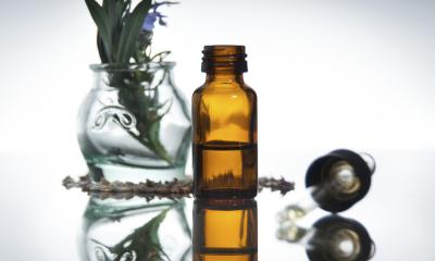 Tea tree oil contro acne e brufoli Tea tree oil contro acne e brufoli