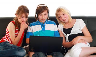 Adolescenti e Facebook: come comportarsi Adolescenti e Facebook: come comportarsi