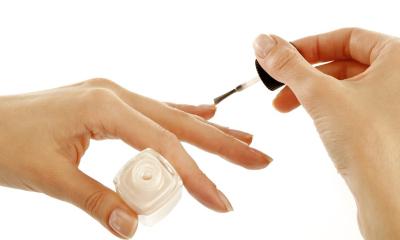 Come mettere lo smalto quando si è di fretta
