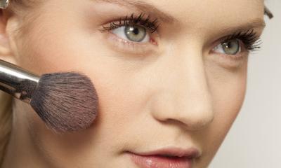 Fondotinta e terre per il viso: come sceglierli e applicarli
