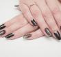 Unghie: la negative space nail art