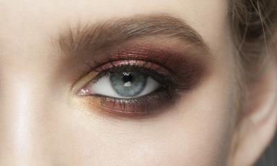 Trucco per occhi azzurri e capelli castani