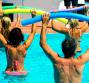 Esercizi di acquagym per gli addominali
